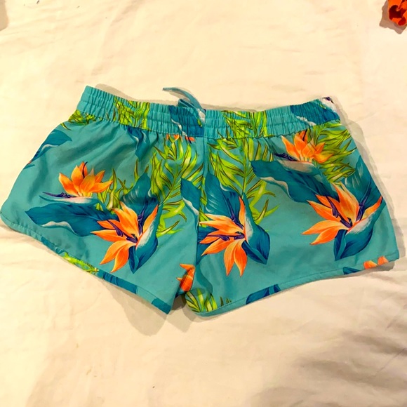 Cute Vintage Tahoe clothing Co. - Picture 2 of 2